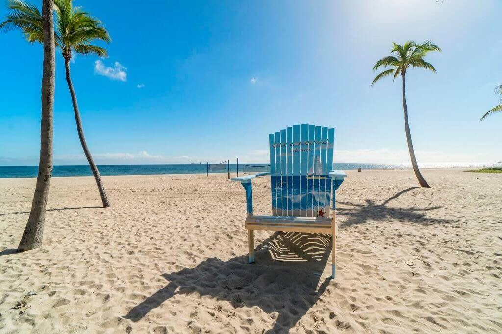 Walk To Las Olas Banyan Room Palm Paradise Inn Fort Lauderdale Exterior photo