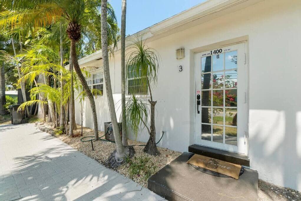 Walk To Las Olas Banyan Room Palm Paradise Inn Fort Lauderdale Exterior photo
