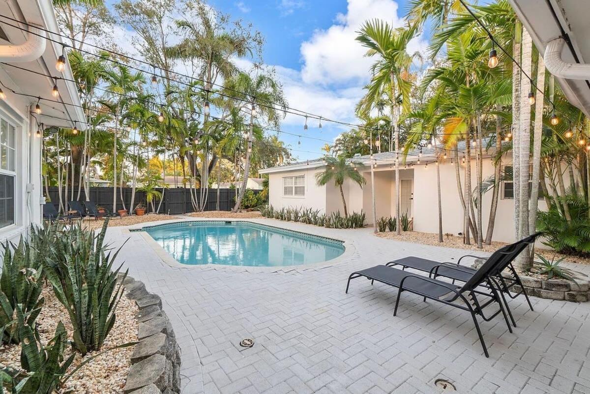 Walk To Las Olas Banyan Room Palm Paradise Inn Fort Lauderdale Exterior photo