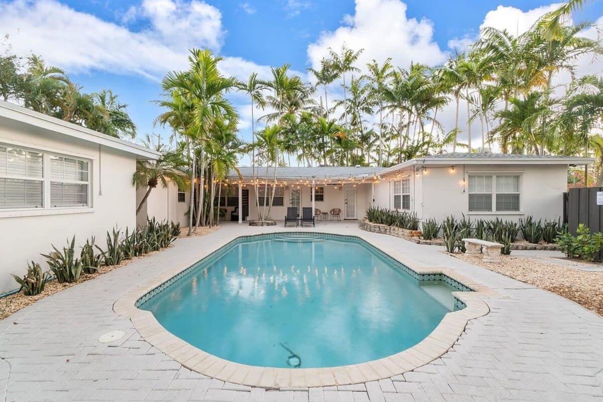 Walk To Las Olas Banyan Room Palm Paradise Inn Fort Lauderdale Exterior photo