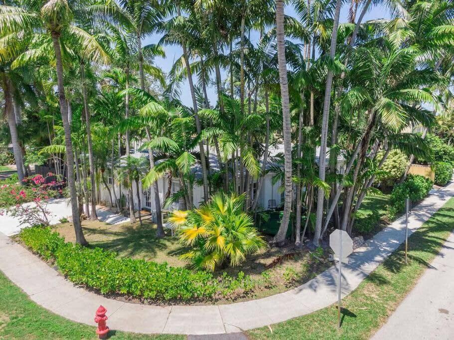 Walk To Las Olas Banyan Room Palm Paradise Inn Fort Lauderdale Exterior photo