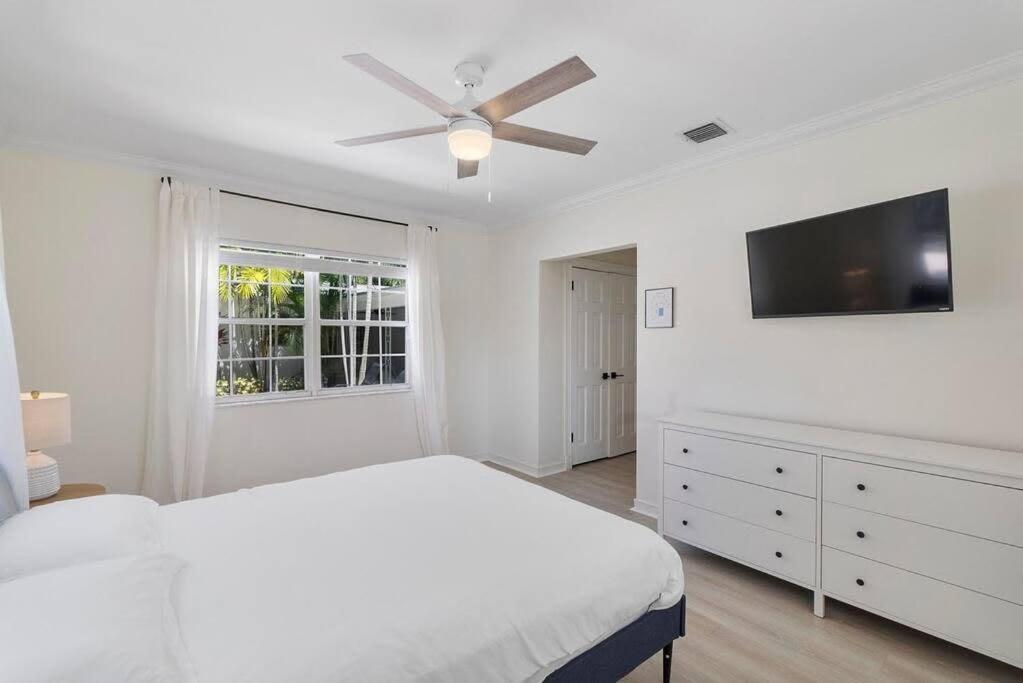 Walk To Las Olas Banyan Room Palm Paradise Inn Fort Lauderdale Exterior photo