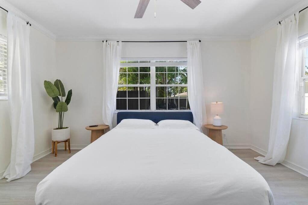 Walk To Las Olas Banyan Room Palm Paradise Inn Fort Lauderdale Exterior photo